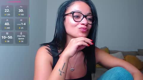 Snapshot of serenesophi chatting on 10.19.25 SereneSophi online show from 10.19.25