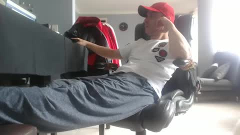 hetero serio discreto online show from 01.19.25