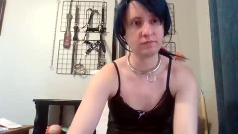 Servile Sarah online show from 03.12.26
