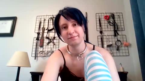 Servile Sarah online show from 03.17.26