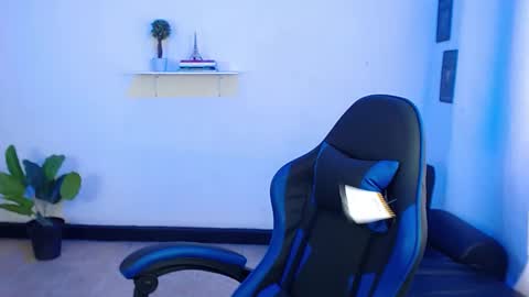 Snapshot of setthomas chatting on 09.18.25 Thomas online show from 09.18.25