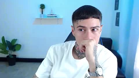 Snapshot of setthomas chatting on 10.17.25 Thomas online show from 10.17.25