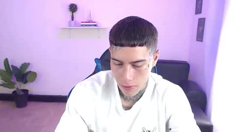 Snapshot of setthomas chatting on 10.28.25 Thomas online show from 10.28.25