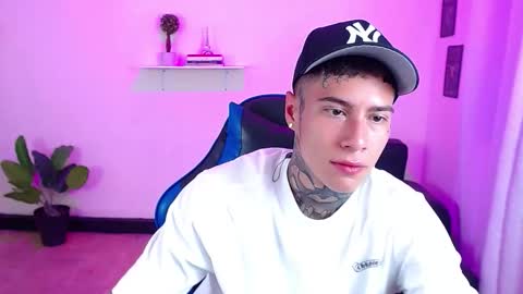 Snapshot of setthomas chatting on 10.31.25 Thomas online show from 10.31.25