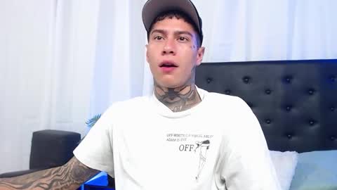 Snapshot of setthomas chatting on 11.04.25 Thomas online show from 11.04.25