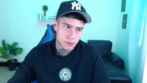 Snapshot of setthomas chatting on 11.05.25 Thomas online show from 11.05.25