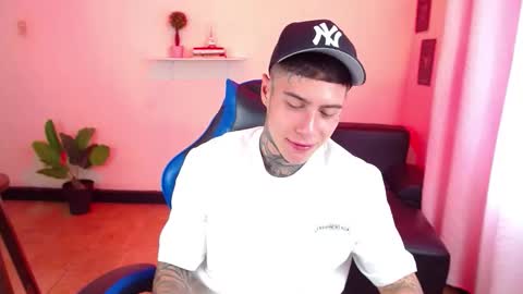 Snapshot of setthomas chatting on 11.06.25 Thomas online show from 11.06.25