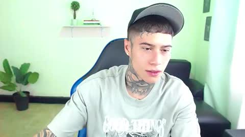 Snapshot of setthomas chatting on 11.14.25 Thomas online show from 11.14.25