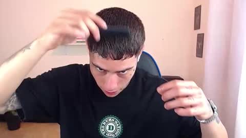 Snapshot of setthomas chatting on 11.18.25 Thomas online show from 11.18.25