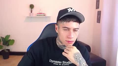 Snapshot of setthomas chatting on 11.21.25 Thomas online show from 11.21.25