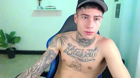 Snapshot of setthomas chatting on 11.24.25 Thomas online show from 11.24.25