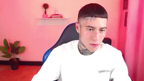 Snapshot of setthomas chatting on 12.04.25 Thomas online show from 12.04.25