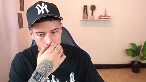 Snapshot of setthomas chatting on 12.16.25 Thomas online show from 12.16.25