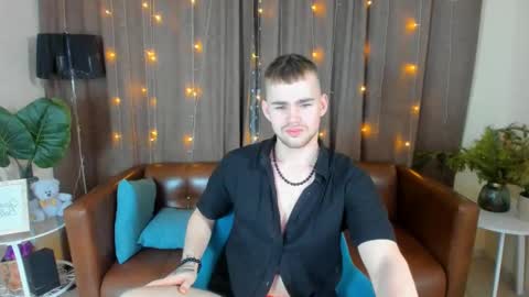 Snapshot of sevans14 chatting on 12.30.24 SevanS14 online show from 12.30.24