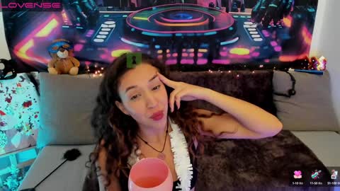 Snapshot of sex_pride chatting on 12.23.24 Leyila Johnnyn online show from 12.23.24