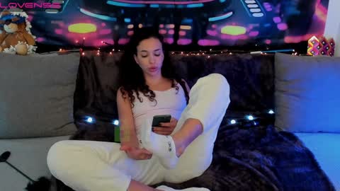 Snapshot of sex_pride chatting on 12.27.24 Leyila Johnnyn online show from 12.27.24