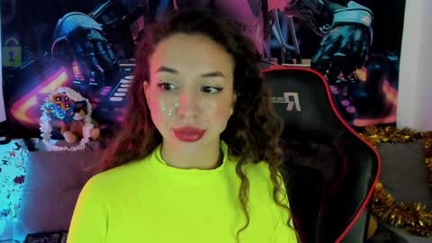 Snapshot of sex_pride chatting on 12.30.24 Leyila Johnnyn online show from 12.30.24