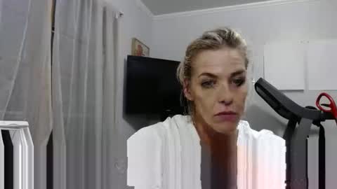 Snapshot of sexi_chrisly chatting on 11.16.25 Sexi Chrisly online show from 11.16.25