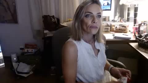 Snapshot of sexi_chrisly chatting on 11.23.25 Sexi Chrisly online show from 11.23.25