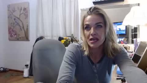 Snapshot of sexi_chrisly chatting on 12.16.25 Sexi Chrisly online show from 12.16.25