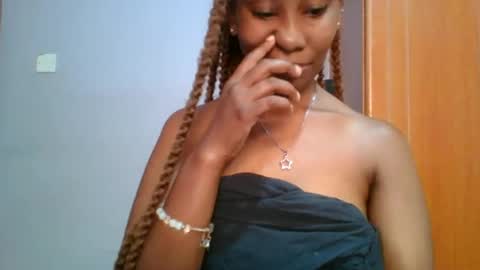 Snapshot of sexie_curvie chatting on 02.05.25 Maggie online show from 02.05.25