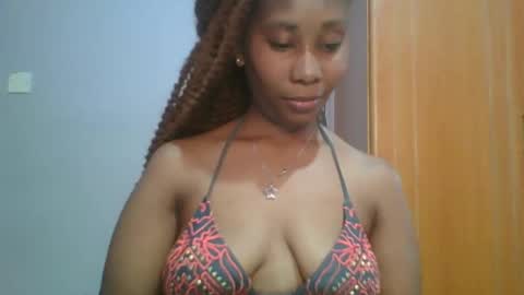 Snapshot of sexie_curvie chatting on 02.09.25 Maggie online show from 02.09.25