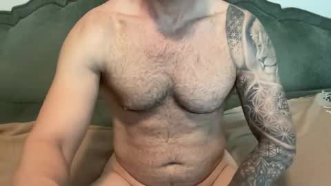 Snapshot of sexologistbull chatting on 05.10.26 SexologistBull online show from 05.10.26