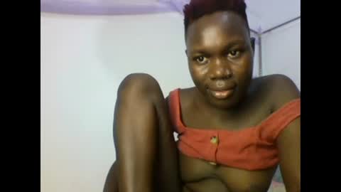 Snapshot of sexqueen02 chatting on 01.05.25 sexqueen02 online show from 01.05.25