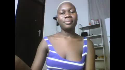 Snapshot of sexqueen02 chatting on 03.02.25 sexqueen02 online show from 03.02.25