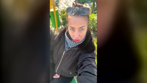 Snapshot of sextilyon chatting on 12.19.25 sextilyon online show from 12.19.25