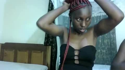 Snapshot of sexxy_melmine chatting on 04.27.26 Dolly online show from 04.27.26