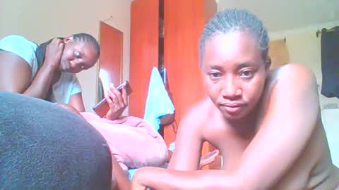 Snapshot of sexxy_thick_ebony chatting on 09.29.25 Sweet doll  online show from 09.29.25