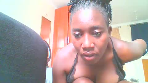 Snapshot of sexxy_thick_ebony chatting on 11.01.25 Sweet doll online show from 11.01.25