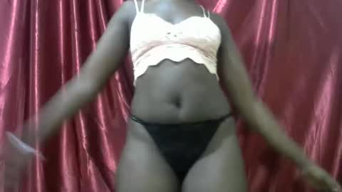 Snapshot of sexxy_veee chatting on 10.08.25 sexxy_veee online show from 10.08.25
