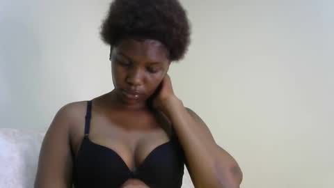 sexxy_zarah online show from 12.22.25