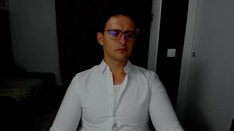 Snapshot of sexxymuscles4u chatting on 10.19.25 Sexxymuscles4U online show from 10.19.25