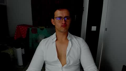 Snapshot of sexxymuscles4u chatting on 10.22.25 Sexxymuscles4U online show from 10.22.25