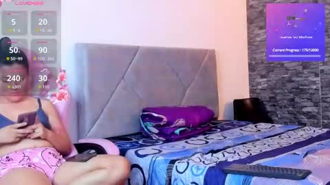 Snapshot of sexxyy_couple_ chatting on 06.24.26 Sexxy-Couple online show from 06.24.26
