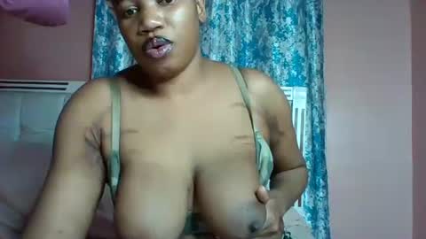 Snapshot of sexy_dot chatting on 01.20.25 dotie online show from 01.20.25
