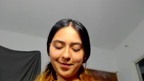 Snapshot of sexy_foxx_ chatting on 12.13.24 Antonella online show from 12.13.24