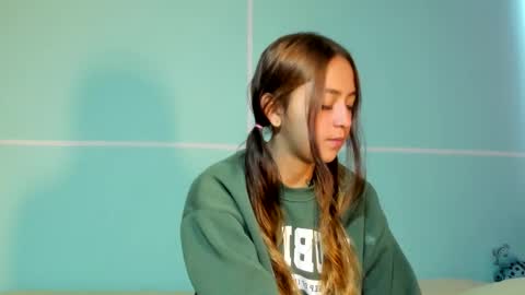 Snapshot of sexy_foxx_ chatting on 12.18.25 Antonella online show from 12.18.25