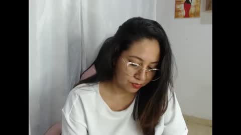 Snapshot of sexy_goddes1 chatting on 10.19.25 layla violeta gomez online show from 10.19.25