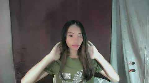 Snapshot of sexy_jeann chatting on 11.23.25 Shane online show from 11.23.25