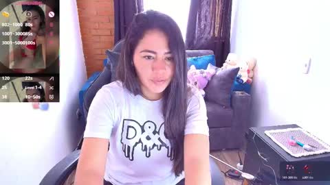 laura  online show from 11.06.25