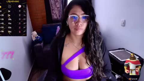 Snapshot of sexy_kendall24 chatting on 05.13.26 laura online show from 05.13.26