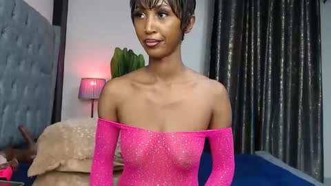 Snapshot of sexy_larisa chatting on 12.16.25 larisa online show from 12.16.25