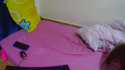 Snapshot of sexy_leen1 chatting on 12.16.25 Winnie online show from 12.16.25