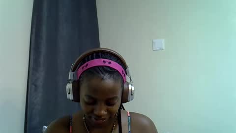 Snapshot of sexy_linda022 chatting on 06.10.26 Linda online show from 06.10.26