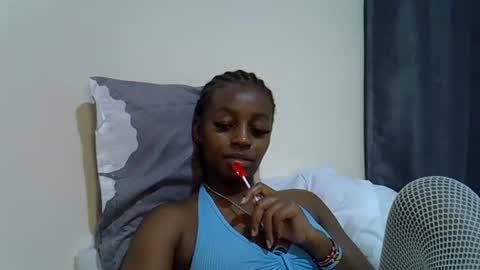 Snapshot of sexy_linda022 chatting on 06.19.26 Linda online show from 06.19.26