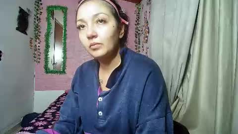 Snapshot of sexy_lolas chatting on 06.10.26 sexy lolas online show from 06.10.26